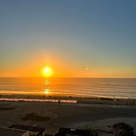 Sunset Lovers Lacanau